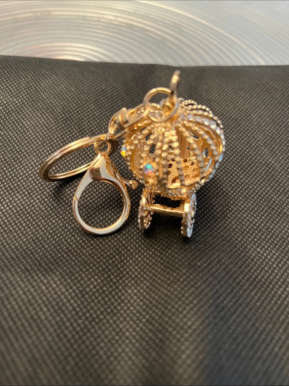 CARRIAGE KEYCHAIN